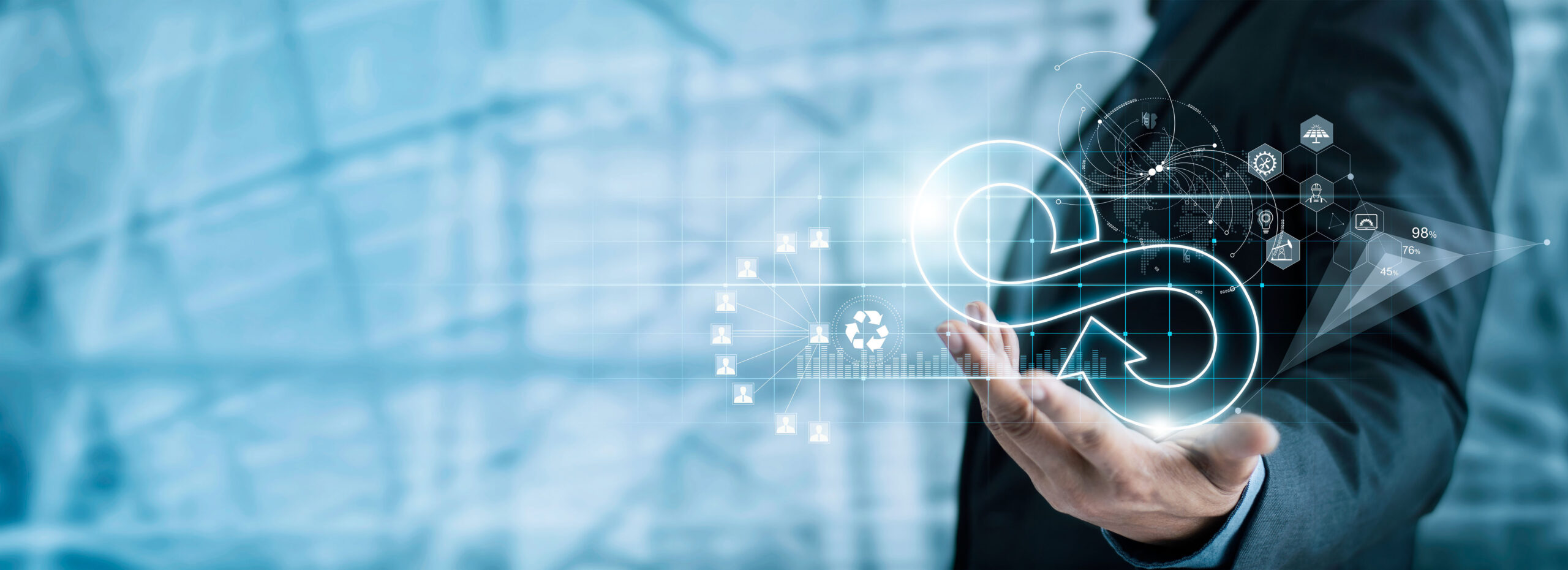 moška roka, ki v rokah drži abstraktno sliko, različnih ikon in znaka za neskončnost